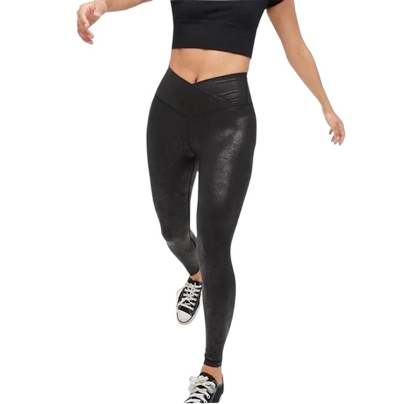 OFFLINE by Aerie Women's Black Coated Faux Leather Leggings Size Medium‎ NEW/NWT - Picture 1 of 8